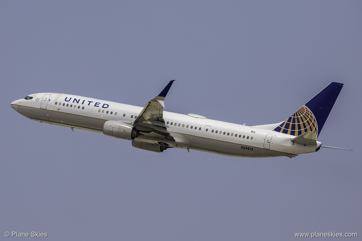 United Airlines Boeing 737-900ER N69813 at Los Angeles International Airport (KLAX/LAX) United Airlines Boeing 737-900ER N69813 at Los Angeles International Airport (KLAX/LAX)