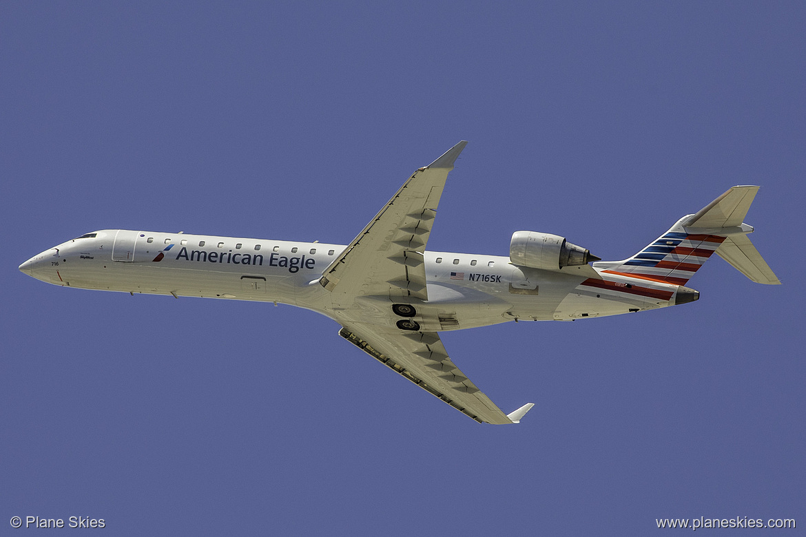 SkyWest Airlines Canadair CRJ-700 N716SK at Los Angeles International Airport (KLAX/LAX)