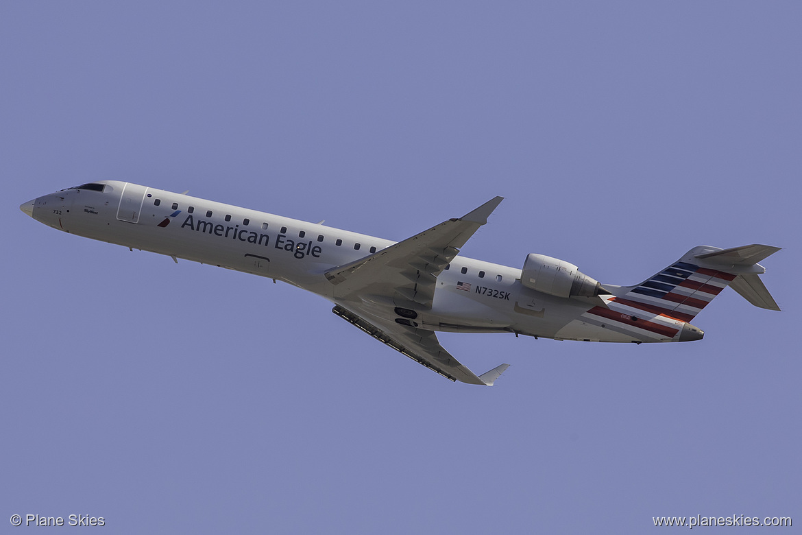 SkyWest Airlines Canadair CRJ-700 N732SK at Los Angeles International Airport (KLAX/LAX) SkyWest Airlines Canadair CRJ-700 N732SK at Los Angeles International Airport (KLAX/LAX)