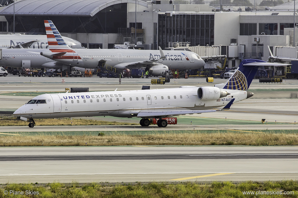 SkyWest Airlines Canadair CRJ-700 N746SK at Los Angeles International Airport (KLAX/LAX) SkyWest Airlines Canadair CRJ-700 N746SK at Los Angeles International Airport (KLAX/LAX)