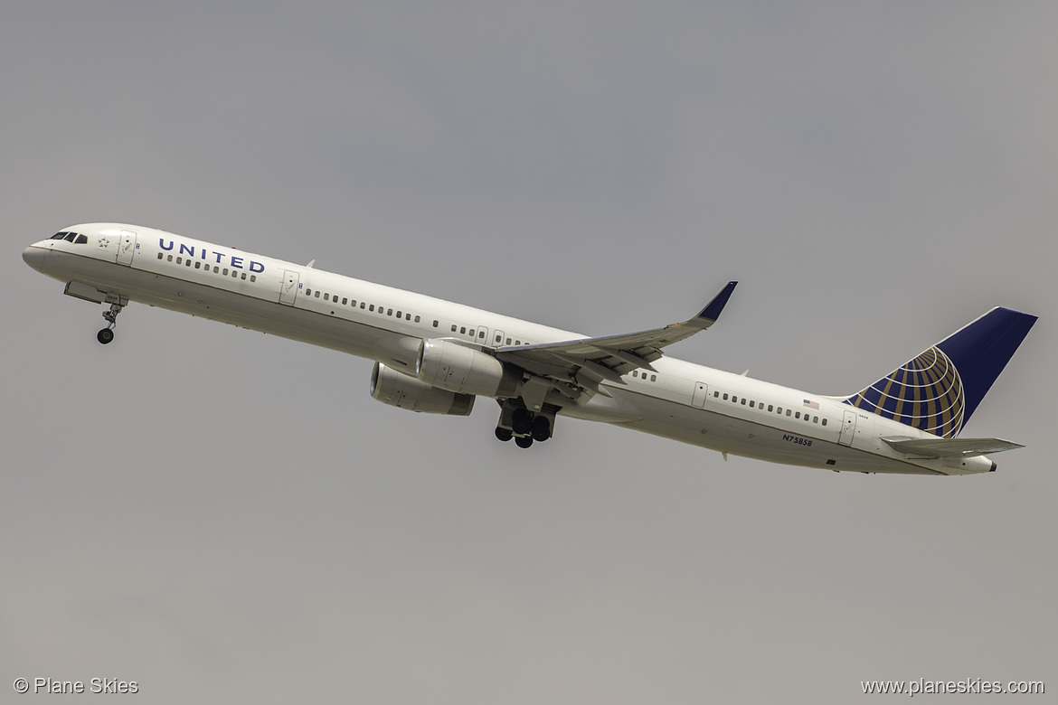 United Airlines Boeing 757-300 N75858 at Los Angeles International Airport (KLAX/LAX)