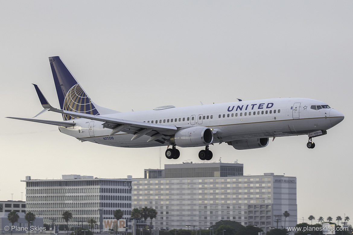 United Airlines Boeing 737-800 N77510 at Los Angeles International Airport (KLAX/LAX) United Airlines Boeing 737-800 N77510 at Los Angeles International Airport (KLAX/LAX)