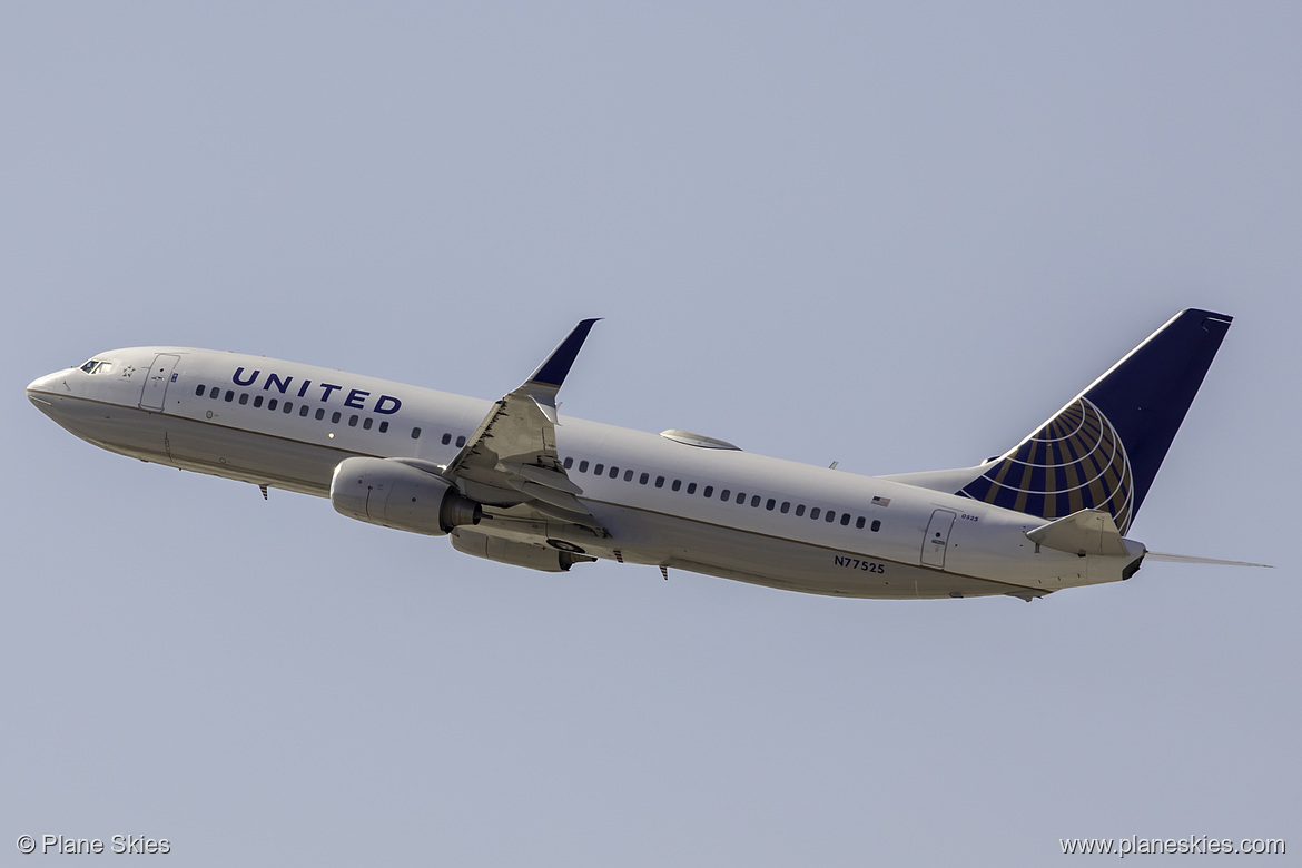 United Airlines Boeing 737-800 N77525 at Los Angeles International Airport (KLAX/LAX)