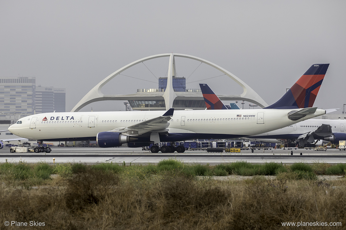 Delta Air Lines Airbus A330-300 N824NW at Los Angeles International Airport (KLAX/LAX)