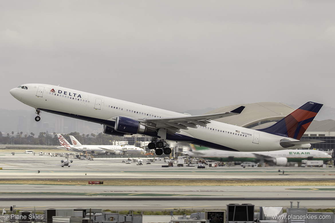 Delta Air Lines Airbus A330-300 N825NW at Los Angeles International Airport (KLAX/LAX)