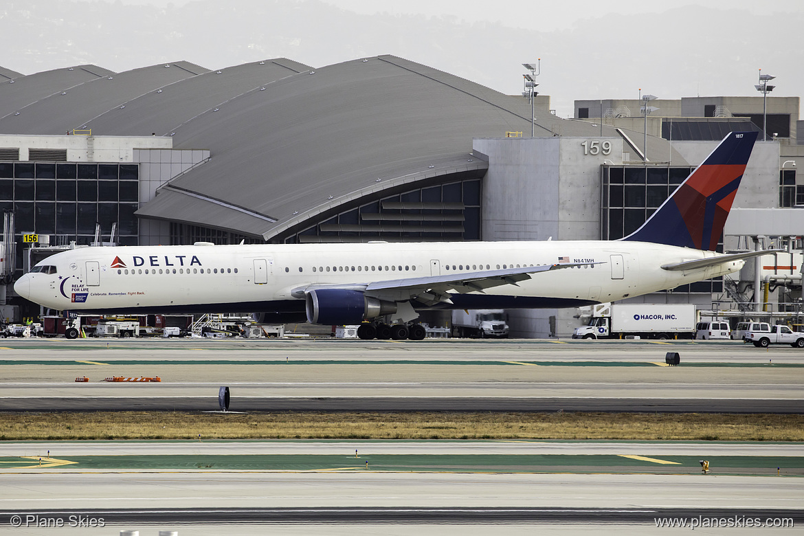 Delta Air Lines Boeing 767-400ER N841MH at Los Angeles International Airport (KLAX/LAX)