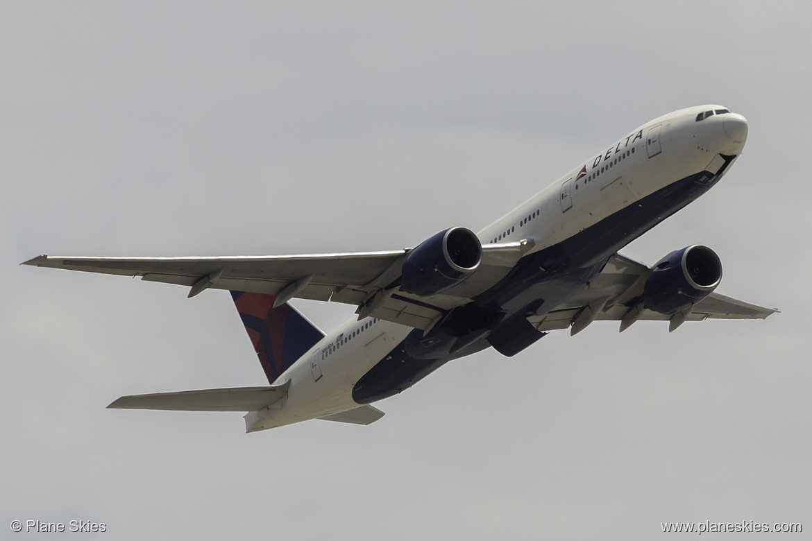 Delta Air Lines Boeing 777-200ER N861DA at Los Angeles International Airport (KLAX/LAX)