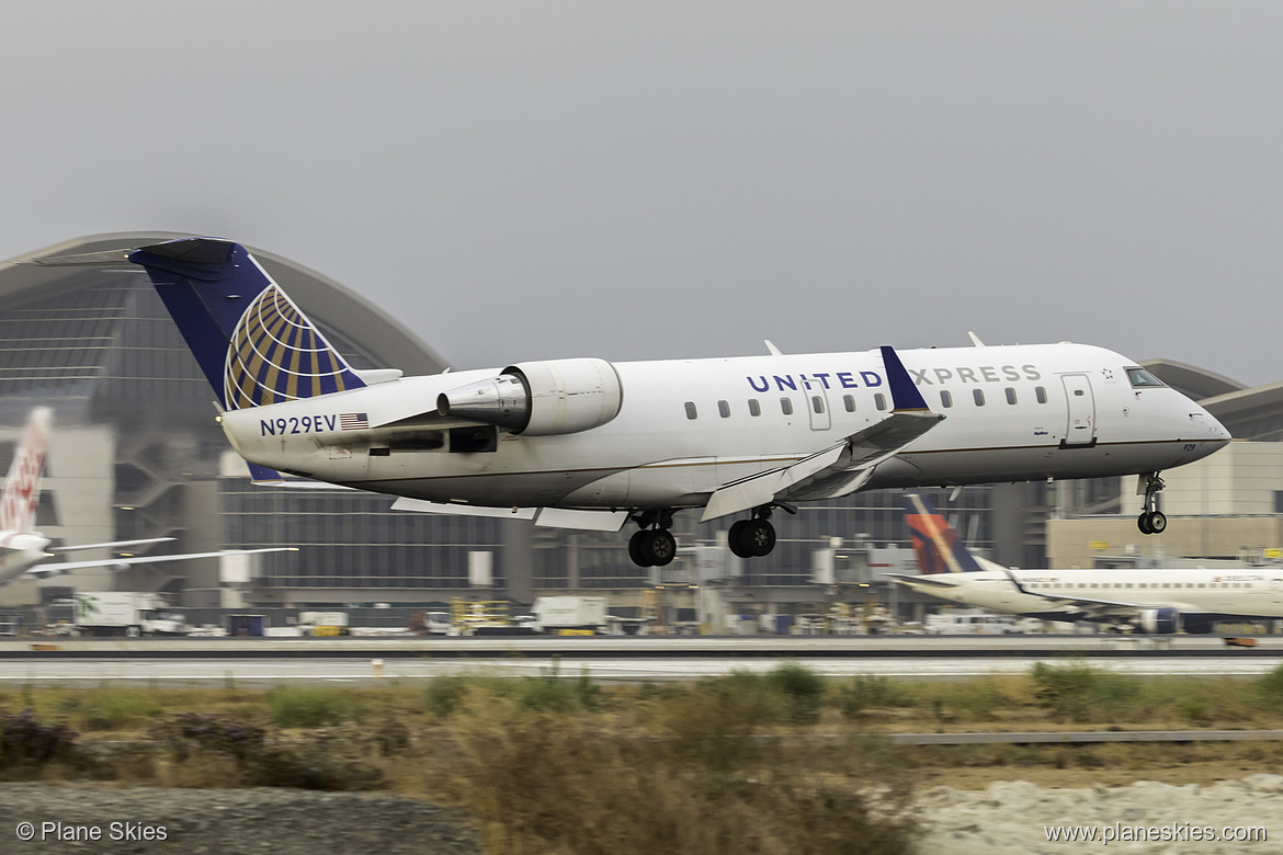 SkyWest Airlines Canadair CRJ-200 N929EV at Los Angeles International Airport (KLAX/LAX) SkyWest Airlines Canadair CRJ-200 N929EV at Los Angeles International Airport (KLAX/LAX)