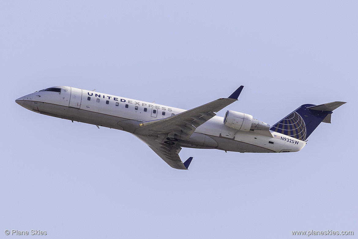SkyWest Airlines Canadair CRJ-200 N932SW at Los Angeles International Airport (KLAX/LAX) SkyWest Airlines Canadair CRJ-200 N932SW at Los Angeles International Airport (KLAX/LAX)