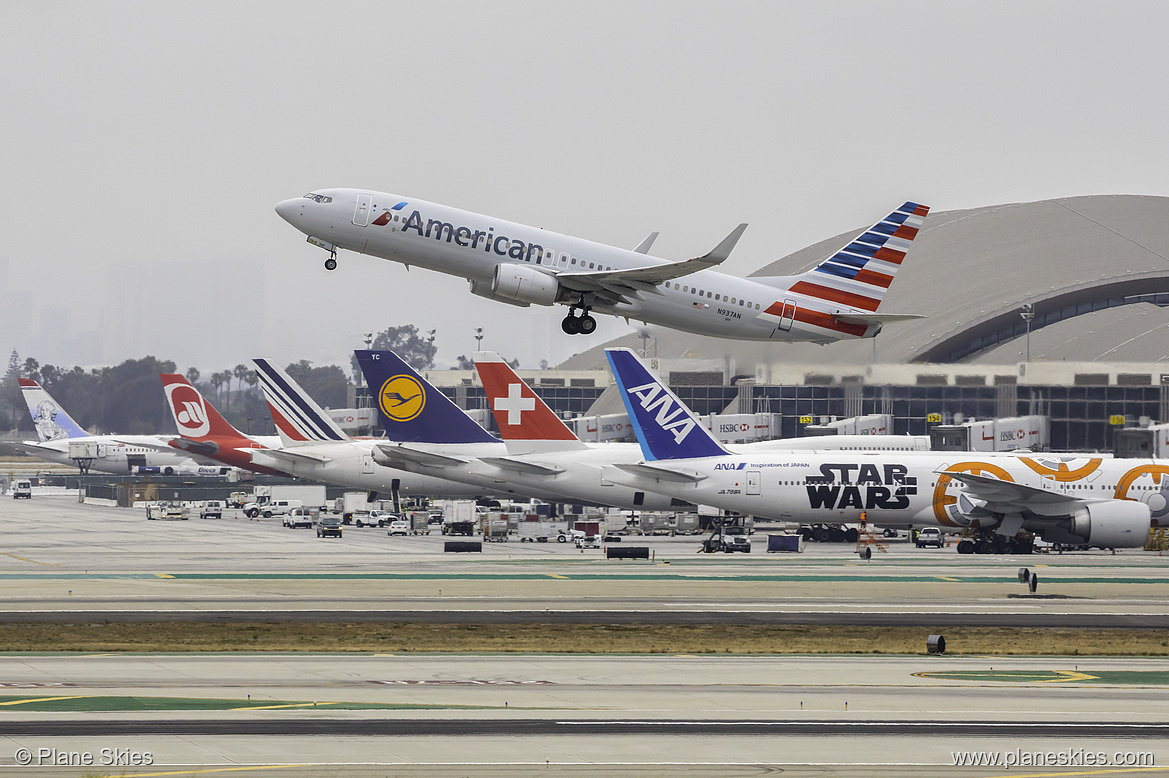 American Airlines Boeing 737-800 N937AN at Los Angeles International Airport (KLAX/LAX)