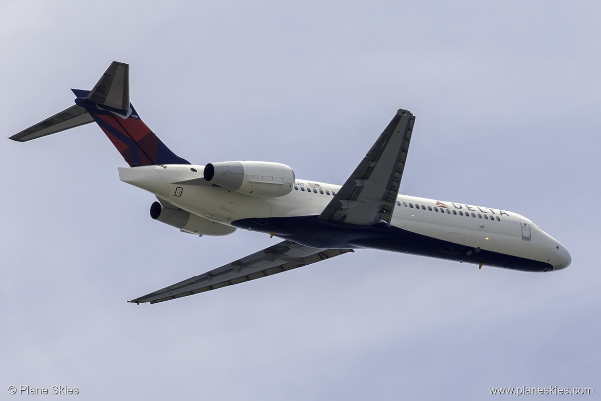 Delta Air Lines Boeing 717-200 N945AT at Los Angeles International Airport (KLAX/LAX)