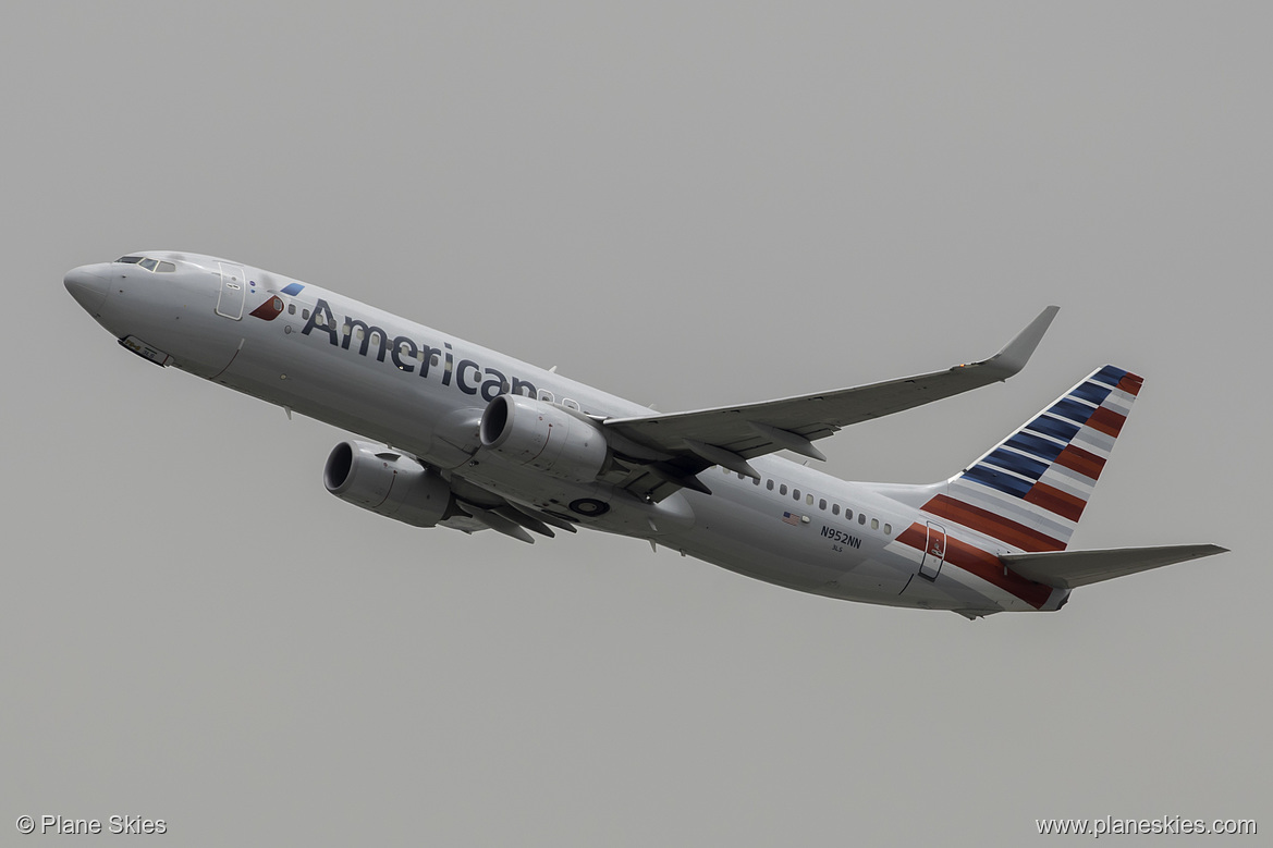 American Airlines Boeing 737-800 N952NN at Los Angeles International Airport (KLAX/LAX) American Airlines Boeing 737-800 N952NN at Los Angeles International Airport (KLAX/LAX)