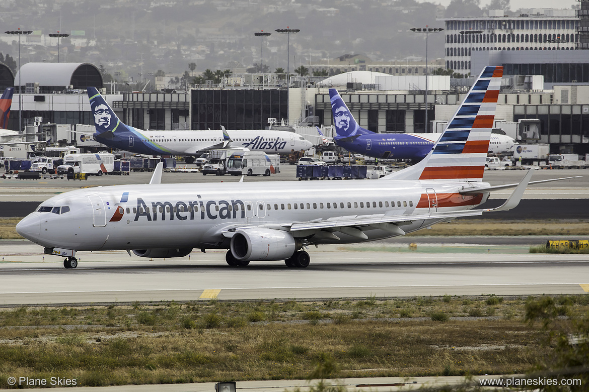American Airlines Boeing 737-800 N968AN at Los Angeles International Airport (KLAX/LAX) American Airlines Boeing 737-800 N968AN at Los Angeles International Airport (KLAX/LAX)