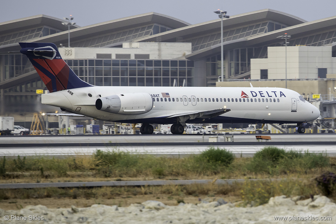 Delta Air Lines Boeing 717-200 N968AT at Los Angeles International Airport (KLAX/LAX) Delta Air Lines Boeing 717-200 N968AT at Los Angeles International Airport (KLAX/LAX)