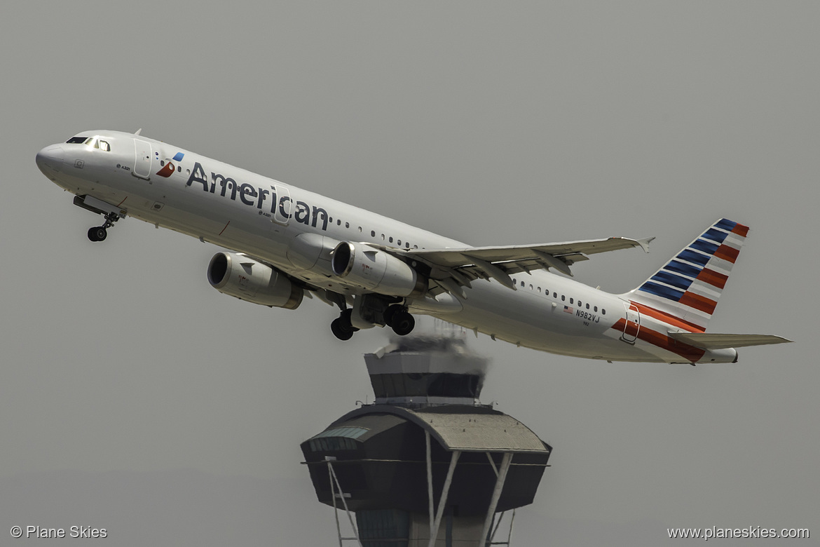 American Airlines Airbus A321-200 N982VJ at Los Angeles International Airport (KLAX/LAX) American Airlines Airbus A321-200 N982VJ at Los Angeles International Airport (KLAX/LAX)