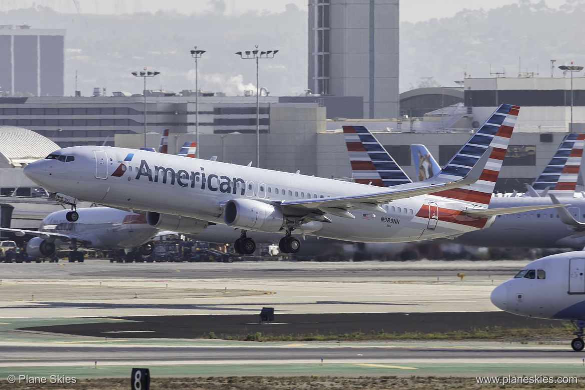 American Airlines Boeing 737-800 N989NN at Los Angeles International Airport (KLAX/LAX) American Airlines Boeing 737-800 N989NN at Los Angeles International Airport (KLAX/LAX)