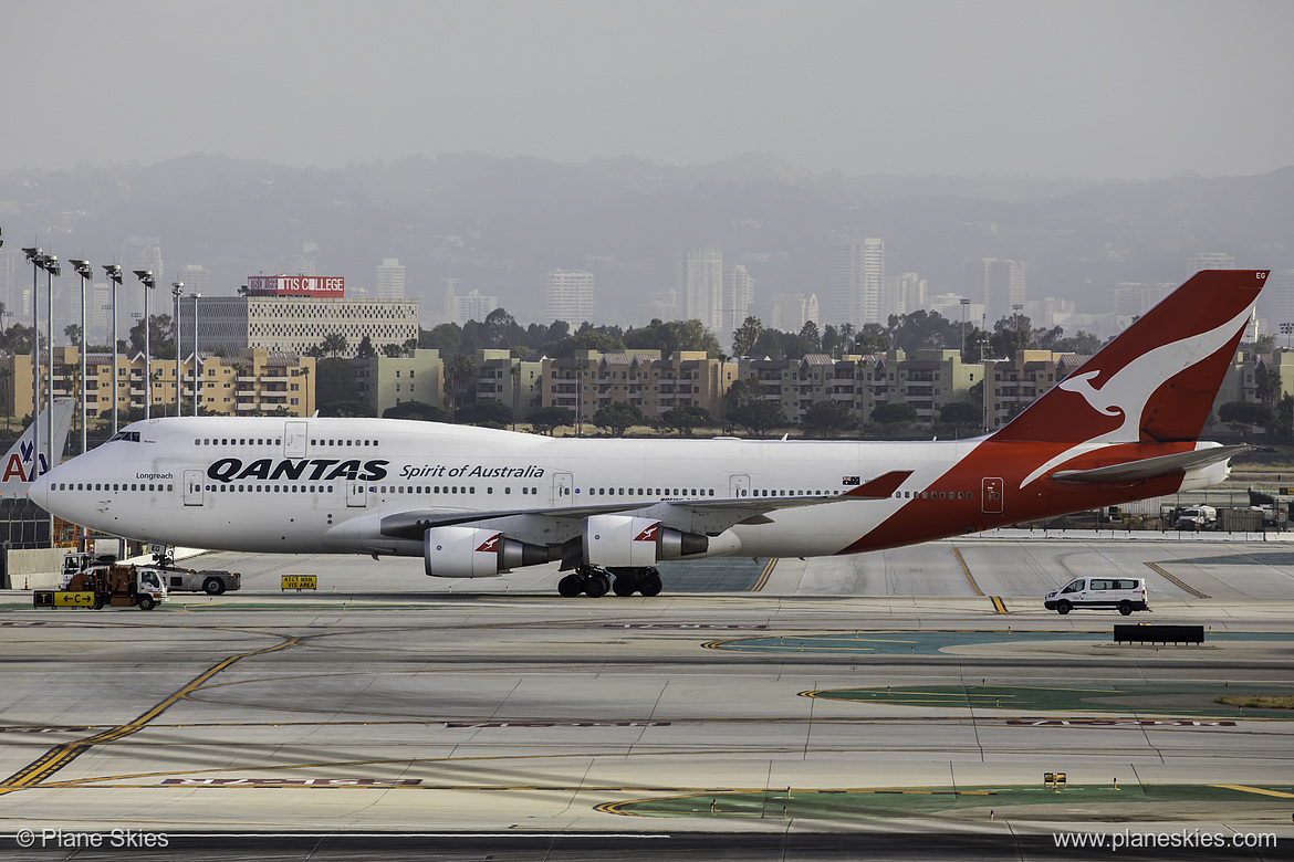 Qantas Boeing 747-400ER VH-OEG at Los Angeles International Airport (KLAX/LAX) Qantas Boeing 747-400ER VH-OEG at Los Angeles International Airport (KLAX/LAX)