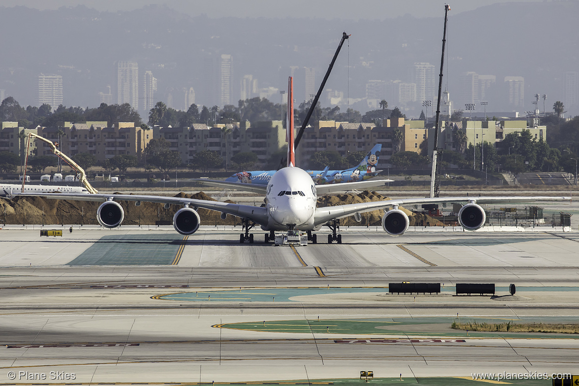Qantas Airbus A380-800 VH-OQD at Los Angeles International Airport (KLAX/LAX) Qantas Airbus A380-800 VH-OQD at Los Angeles International Airport (KLAX/LAX)