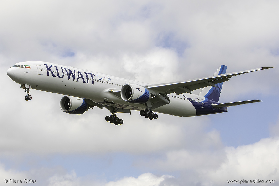 Kuwait Airways Boeing 777-300ER 9K-AOJ at London Heathrow Airport (EGLL/LHR) Kuwait Airways Boeing 777-300ER 9K-AOJ at London Heathrow Airport (EGLL/LHR)