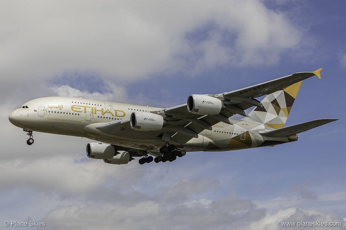 Etihad Airways Airbus A380-800 A6-APE at London Heathrow Airport (EGLL/LHR) Etihad Airways Airbus A380-800 A6-APE at London Heathrow Airport (EGLL/LHR)