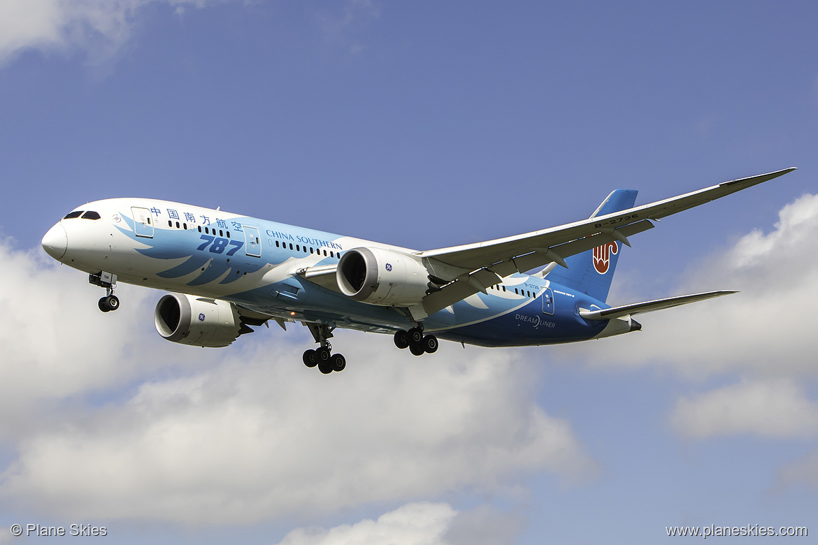 China Southern Airlines Boeing 787-8 B-2726 at London Heathrow Airport (EGLL/LHR) China Southern Airlines Boeing 787-8 B-2726 at London Heathrow Airport (EGLL/LHR)