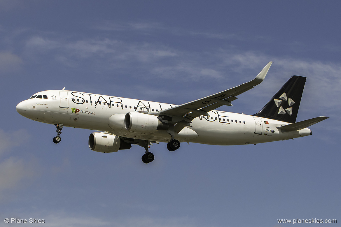 TAP Portugal Airbus A320-200 CS-TNP at London Heathrow Airport (EGLL/LHR)