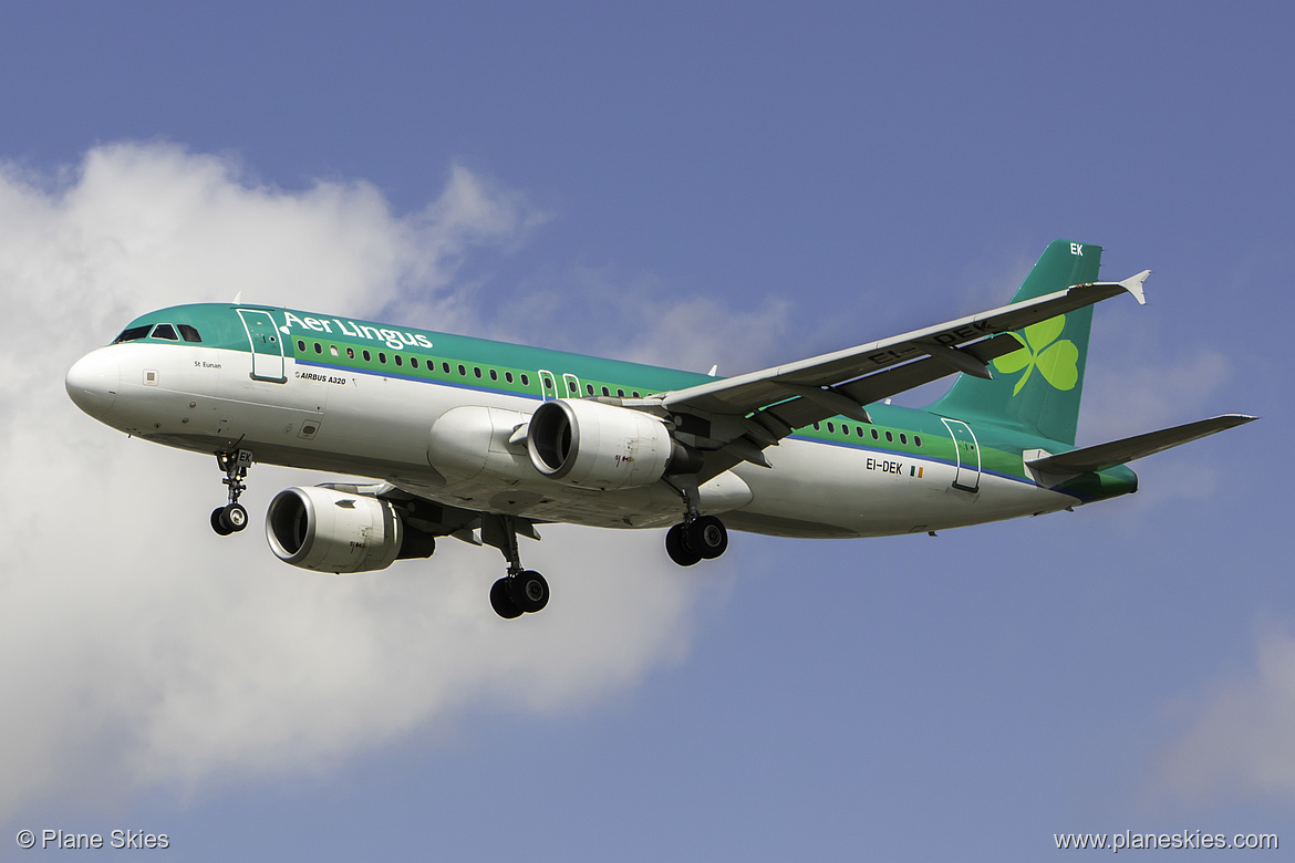 Aer Lingus Airbus A320-200 EI-DEK at London Heathrow Airport (EGLL/LHR) Aer Lingus Airbus A320-200 EI-DEK at London Heathrow Airport (EGLL/LHR)