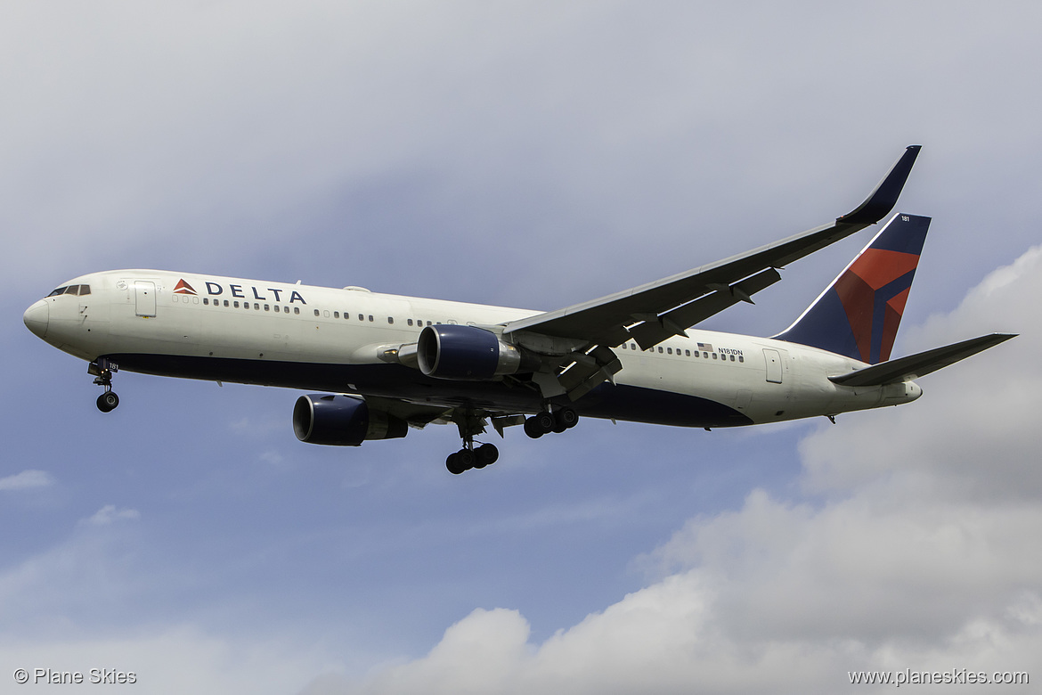 Delta Air Lines Boeing 767-300ER N181DN at London Heathrow Airport (EGLL/LHR)