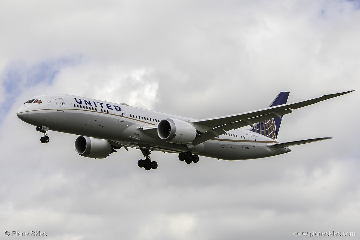 United Airlines Boeing 787-9 N38955 at London Heathrow Airport (EGLL/LHR) United Airlines Boeing 787-9 N38955 at London Heathrow Airport (EGLL/LHR)