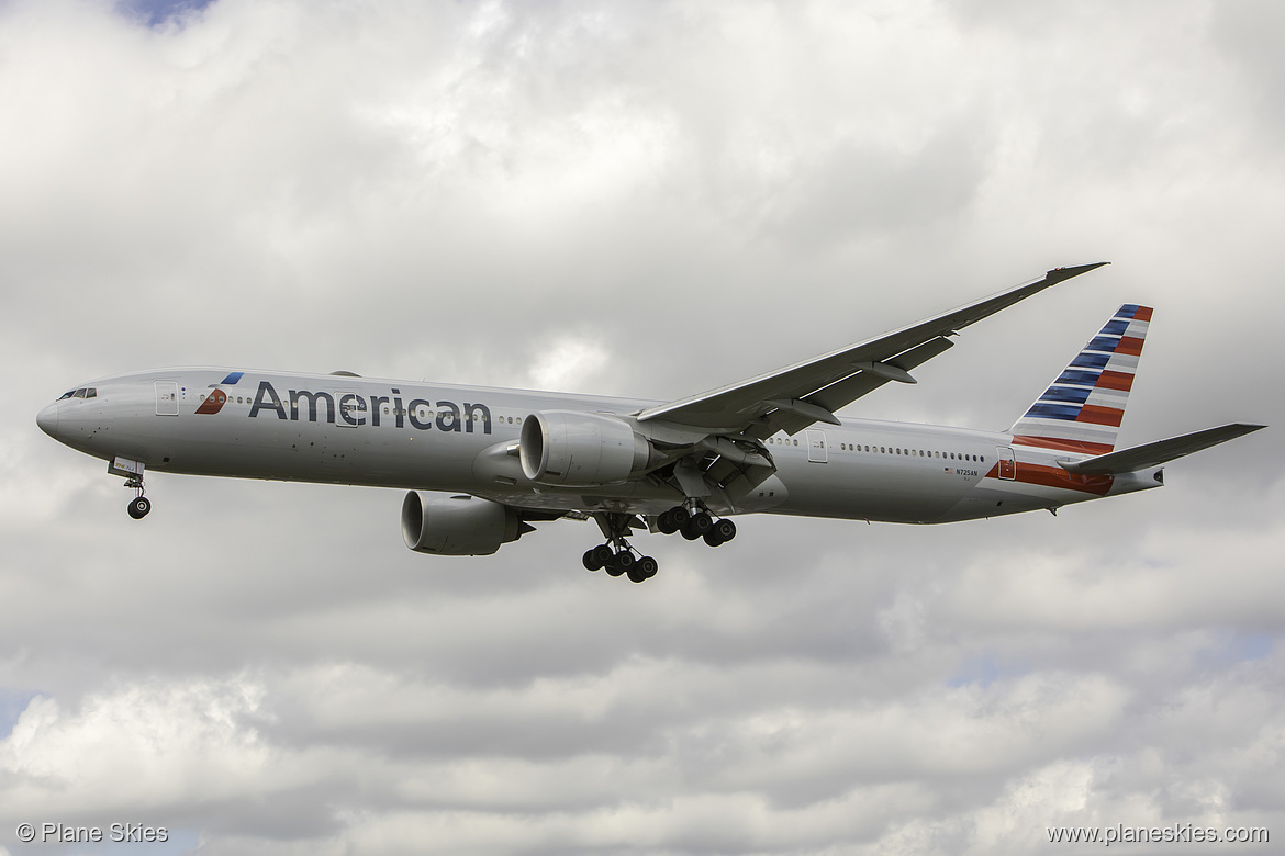 American Airlines Boeing 777-300ER N725AN at London Heathrow Airport (EGLL/LHR) American Airlines Boeing 777-300ER N725AN at London Heathrow Airport (EGLL/LHR)