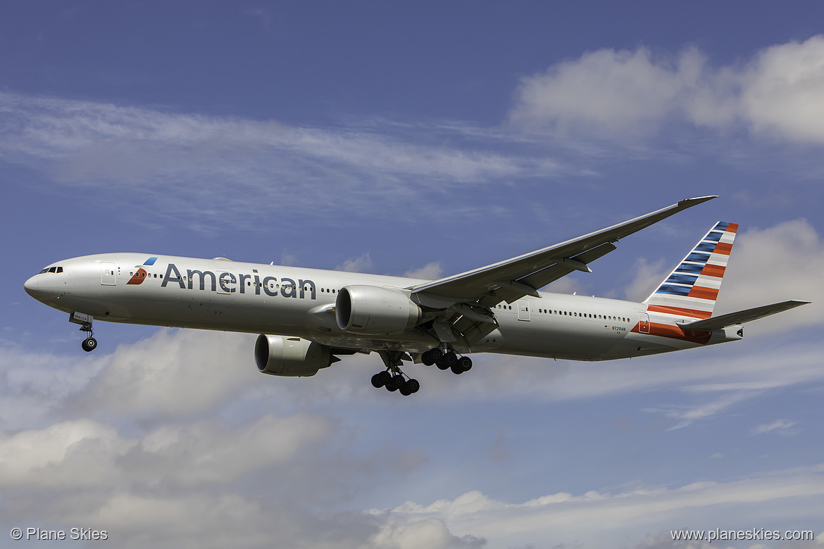 American Airlines Boeing 777-300ER N729AN at London Heathrow Airport (EGLL/LHR)