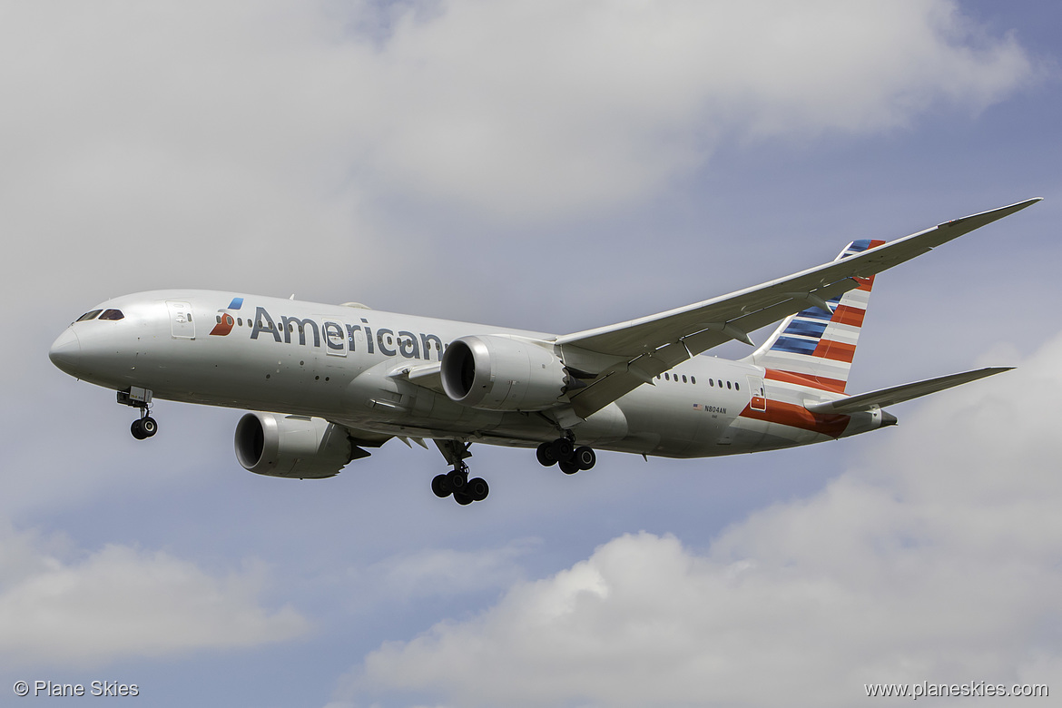 American Airlines Boeing 787-8 N804AN at London Heathrow Airport (EGLL/LHR) American Airlines Boeing 787-8 N804AN at London Heathrow Airport (EGLL/LHR)