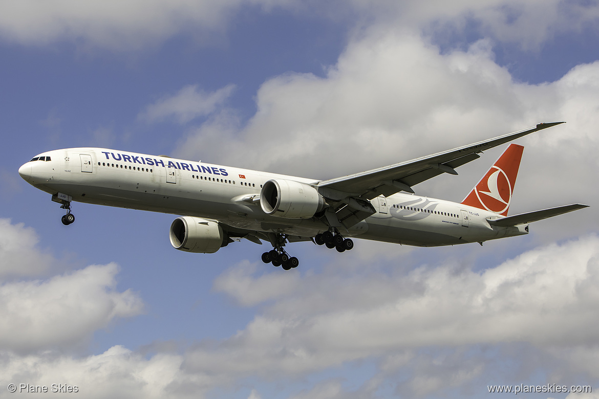 Turkish Airlines Boeing 777-300ER TC-JJG at London Heathrow Airport (EGLL/LHR) Turkish Airlines Boeing 777-300ER TC-JJG at London Heathrow Airport (EGLL/LHR)