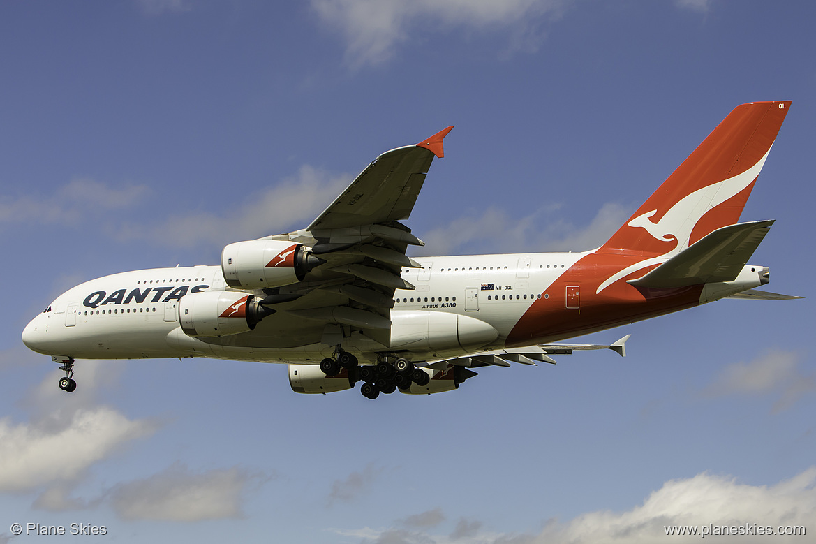Qantas Airbus A380-800 VH-OQL at London Heathrow Airport (EGLL/LHR) Qantas Airbus A380-800 VH-OQL at London Heathrow Airport (EGLL/LHR)
