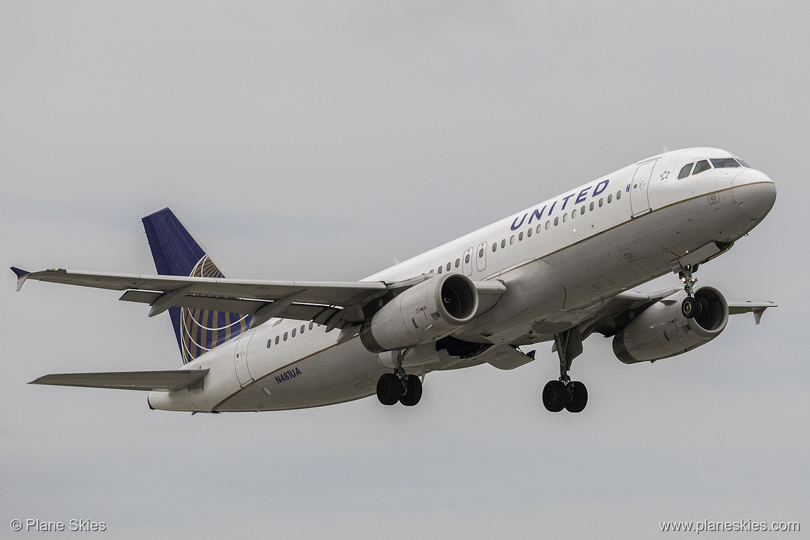 United Airlines Airbus A320-200 N481UA at Orlando International Airport (KMCO/MCO)