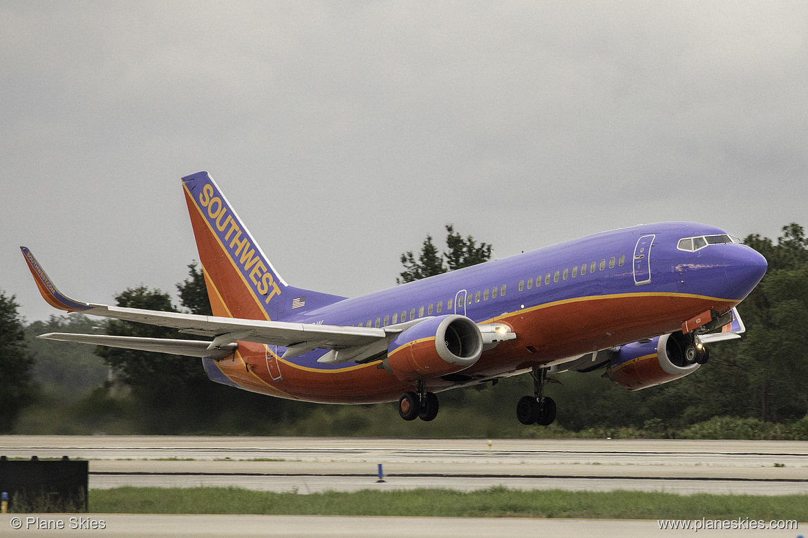 Southwest Airlines Boeing 737-300 N621SW at Orlando International Airport (KMCO/MCO)