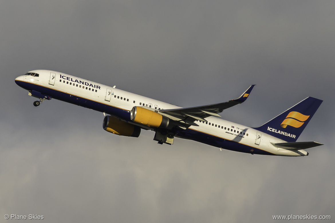 Icelandair Boeing 757-200 TF-ISS at Orlando International Airport (KMCO/MCO) Icelandair Boeing 757-200 TF-ISS at Orlando International Airport (KMCO/MCO)