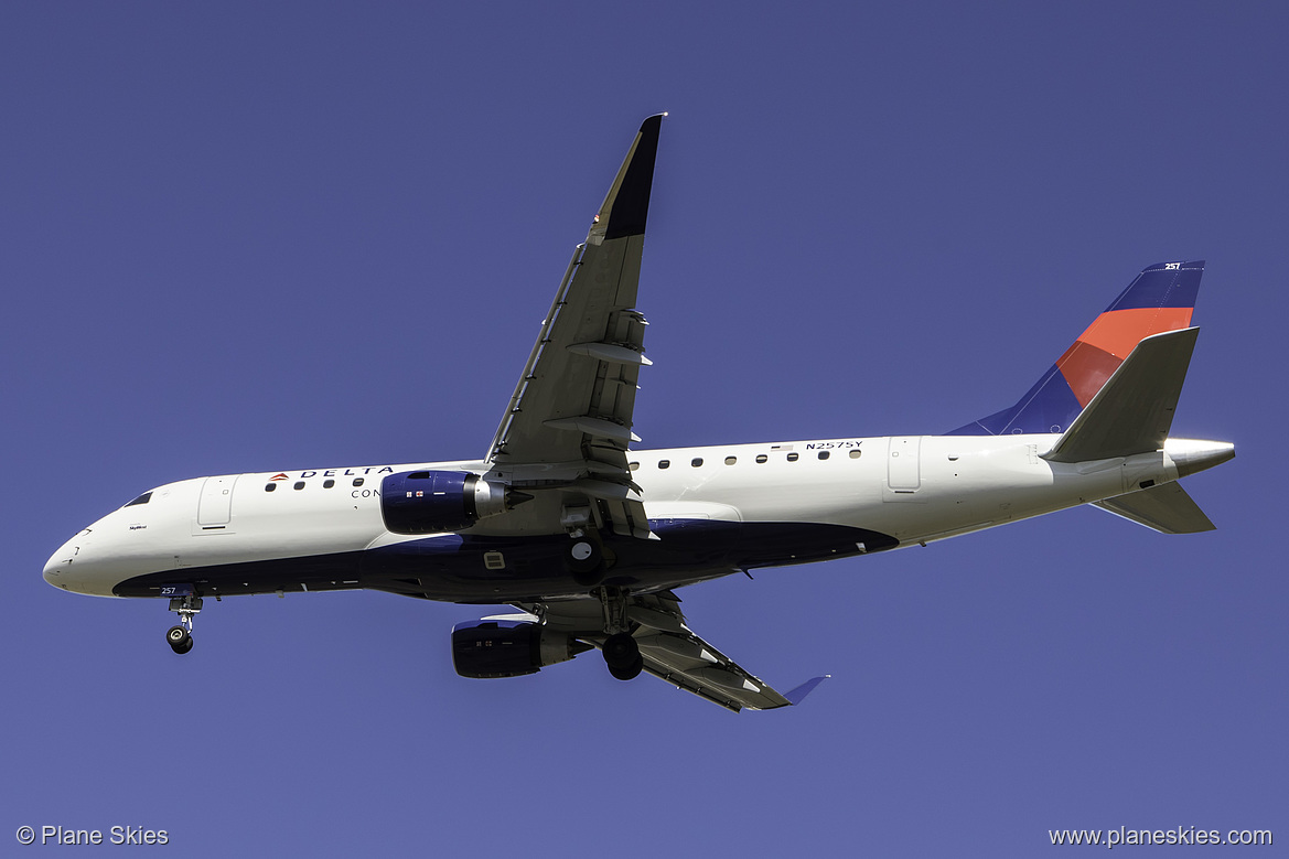 SkyWest Airlines Embraer ERJ-175 N257SY at Seattle Tacoma International Airport (KSEA/SEA)