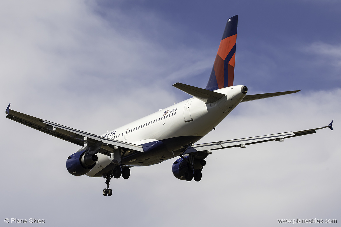 Delta Air Lines Airbus A319-100 N371NB at Seattle Tacoma International Airport (KSEA/SEA)