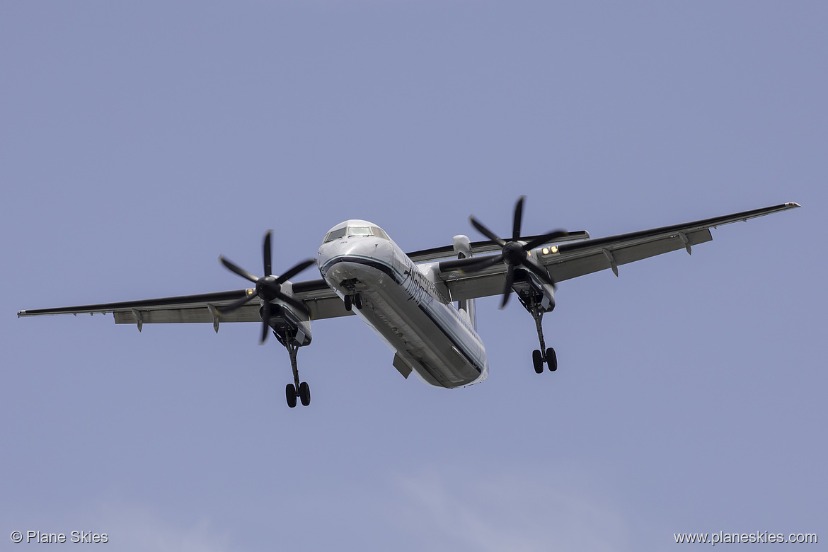 Horizon Air DHC Dash-8-400 N415QX at Seattle Tacoma International Airport (KSEA/SEA)