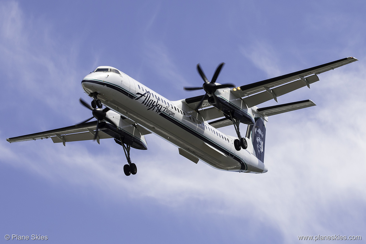 Horizon Air DHC Dash-8-400 N453QX at Seattle Tacoma International Airport (KSEA/SEA)