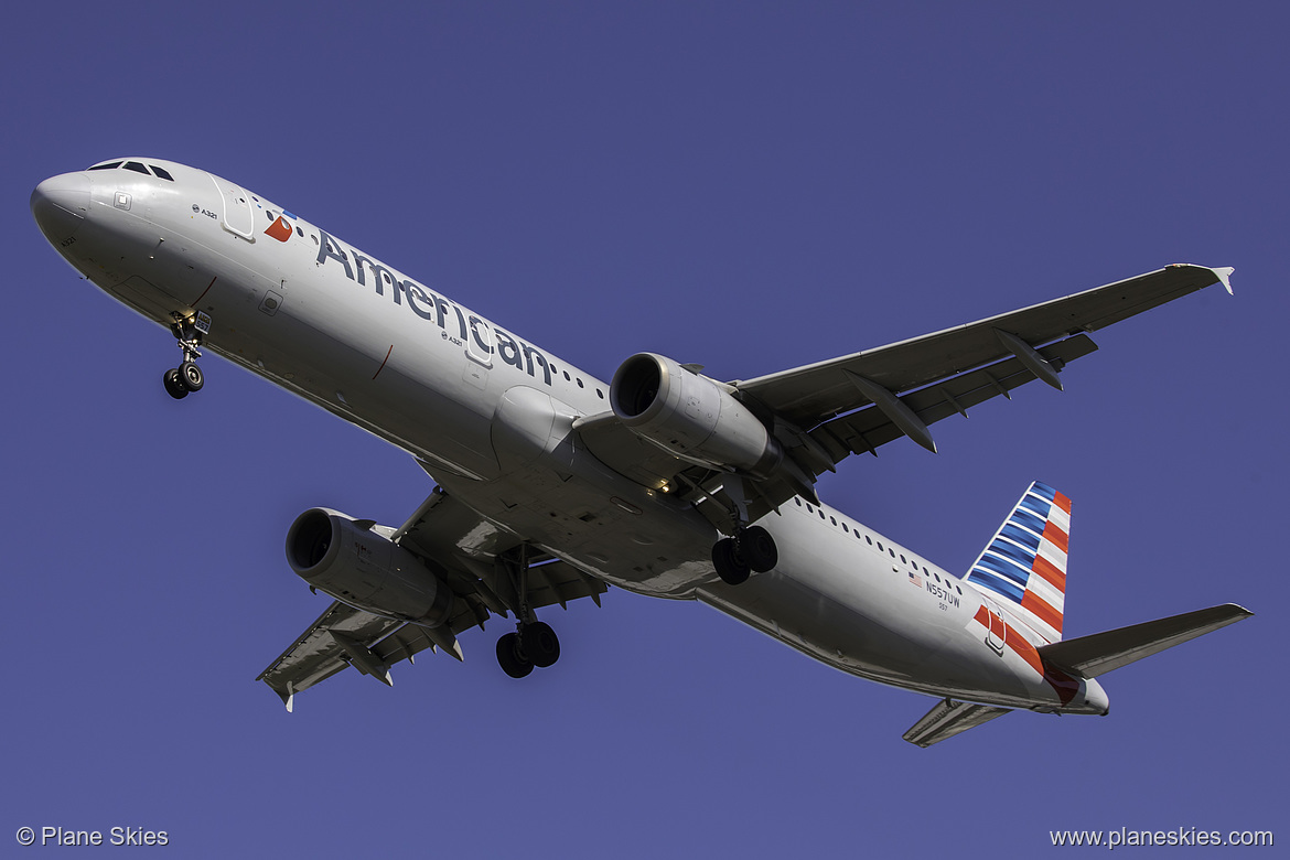 American Airlines Airbus A321-200 N557UW at Seattle Tacoma International Airport (KSEA/SEA)