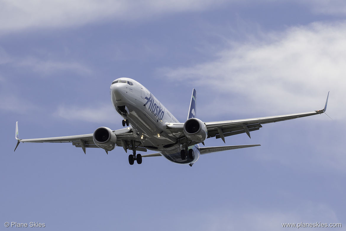 Alaska Airlines Boeing 737-800 N565AS at Seattle Tacoma International Airport (KSEA/SEA)