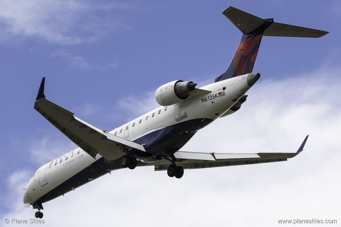 SkyWest Airlines Canadair CRJ-700 N613SK at Seattle Tacoma International Airport (KSEA/SEA)