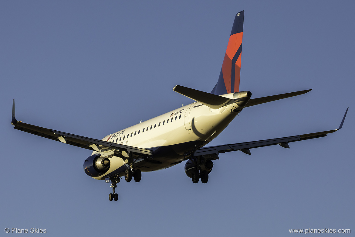 Compass Airlines Embraer ERJ-175 N620CZ at Seattle Tacoma International Airport (KSEA/SEA)