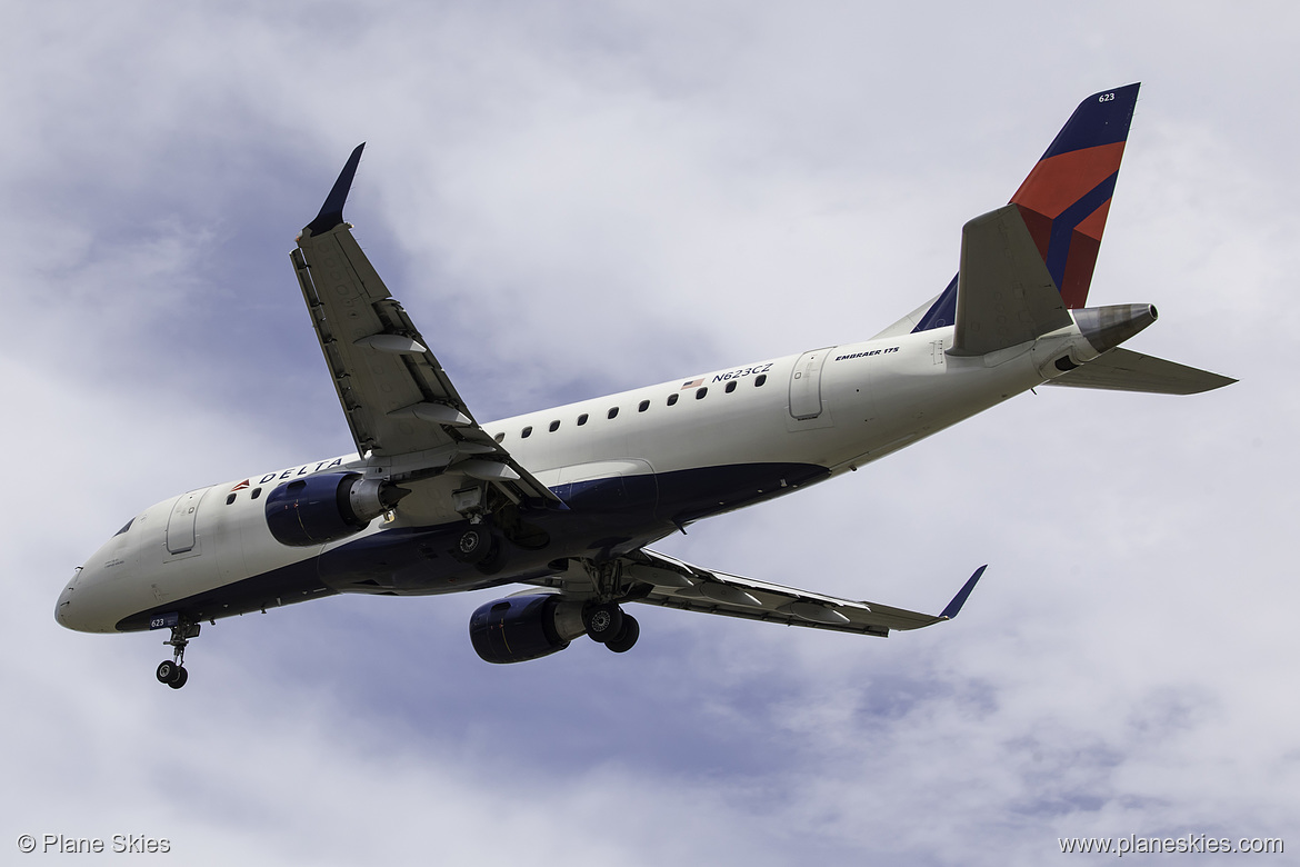 Compass Airlines Embraer ERJ-175 N623CZ at Seattle Tacoma International Airport (KSEA/SEA) Compass Airlines Embraer ERJ-175 N623CZ at Seattle Tacoma International Airport (KSEA/SEA)