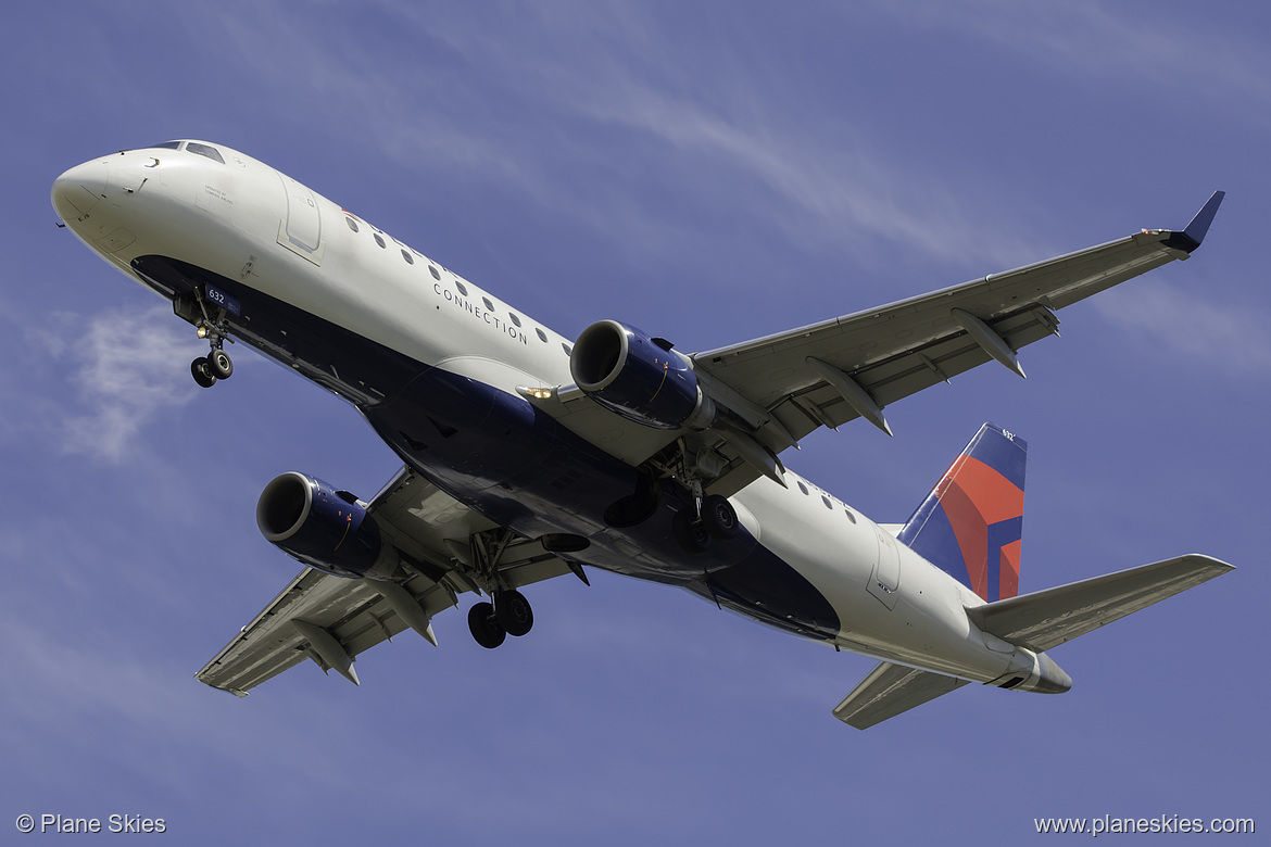 Compass Airlines Embraer ERJ-175 N632CZ at Seattle Tacoma International Airport (KSEA/SEA)