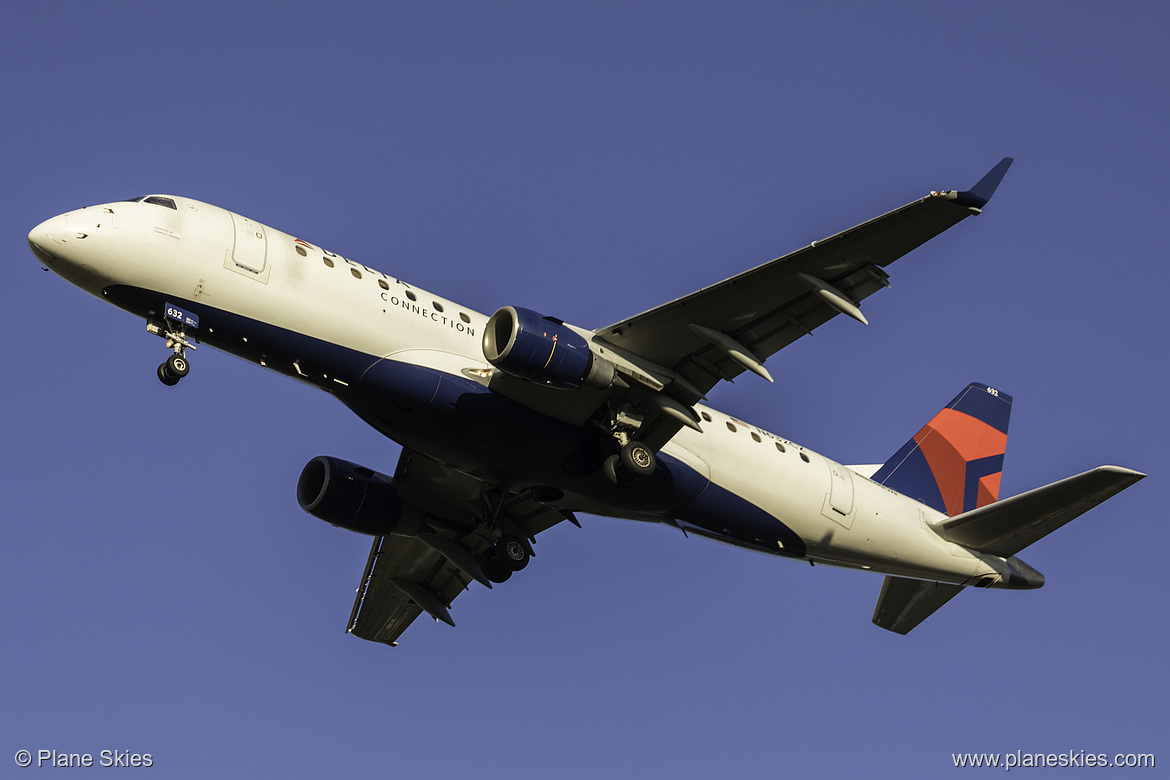 Compass Airlines Embraer ERJ-175 N632CZ at Seattle Tacoma International Airport (KSEA/SEA)