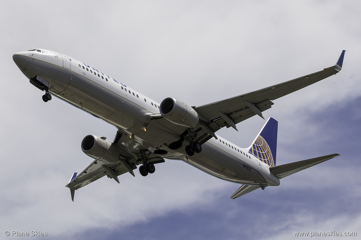 United Airlines Boeing 737-900ER N69829 at Seattle Tacoma International Airport (KSEA/SEA)