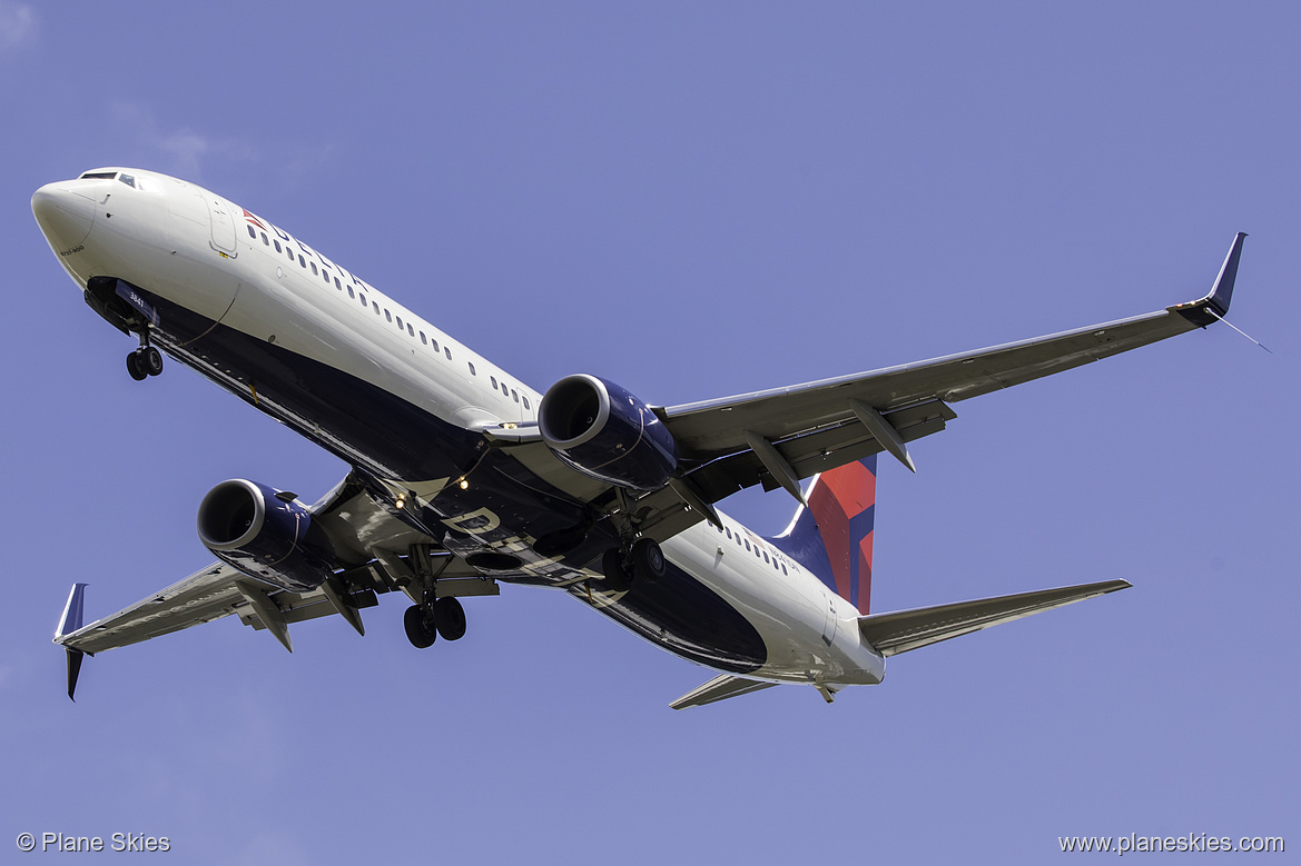 Delta Air Lines Boeing 737-900ER N841DN at Seattle Tacoma International Airport (KSEA/SEA)